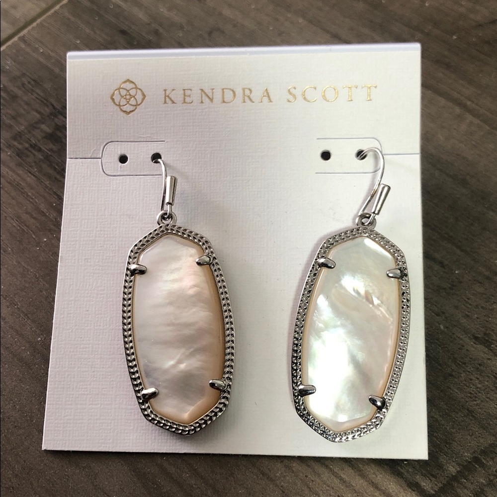 New Kendra Scott Silver and Pearl effect Drop Earrings - Picture 3 of 4